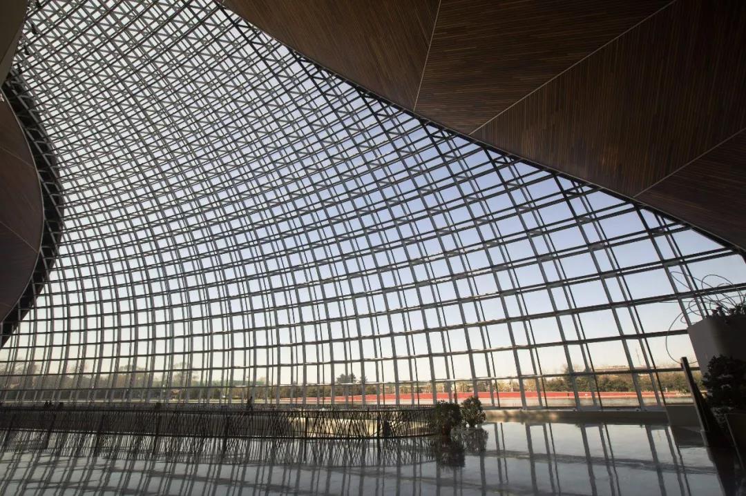 鋁門窗幕墻行業(yè)將進(jìn)入平靜發(fā)展期，市場(chǎng)逐漸顯露出八大發(fā)展趨勢(shì)